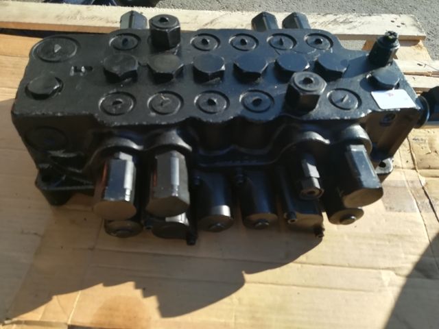 Distribuidor jcb 3cx neuvo