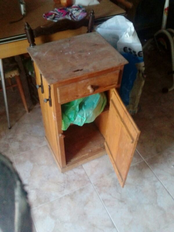 mueble mesilla antigua sin apolillar