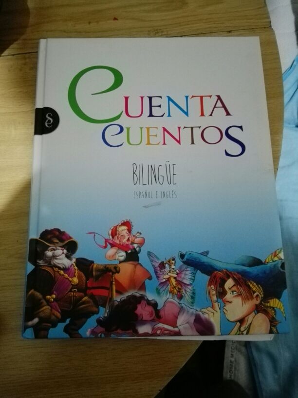 Libro cuentacuentos español e ingles