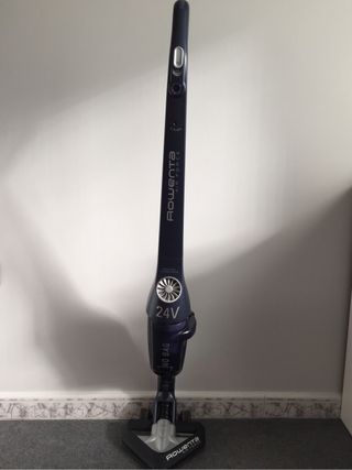 Aspirador escoba Rowenta 24V de segunda mano por 75 EUR en Torralba de  Calatrava en WALLAPOP