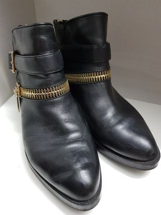 Botines mujer zara de segunda mano por 8 EUR en Málaga en WALLAPOP