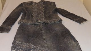 Traje Falda y chaqueta. marca. Moskada T.40 de segunda mano por 18 EUR en  Alicante en WALLAPOP
