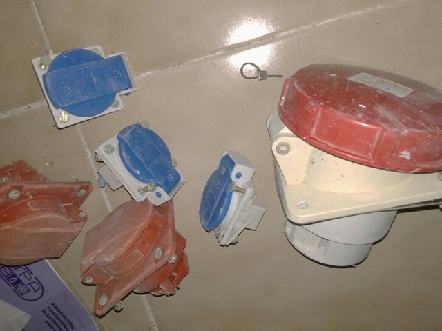 bases enchufes para cajas estancas