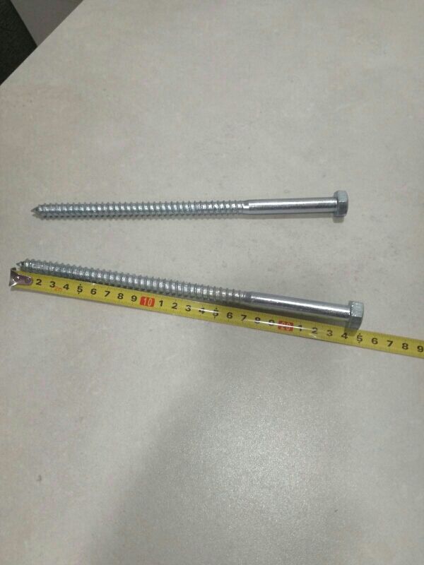 Tornillos largos para madera