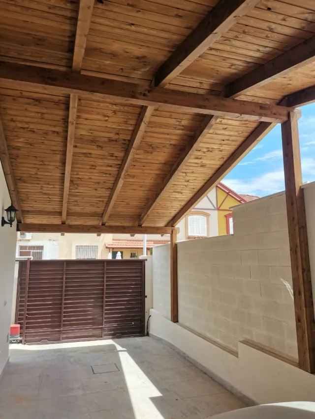 garaje de madera para coche