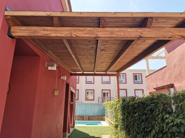 garaje de madera para coche