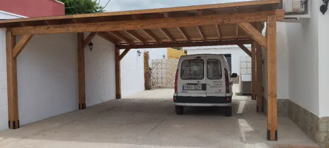 garaje de madera para coche