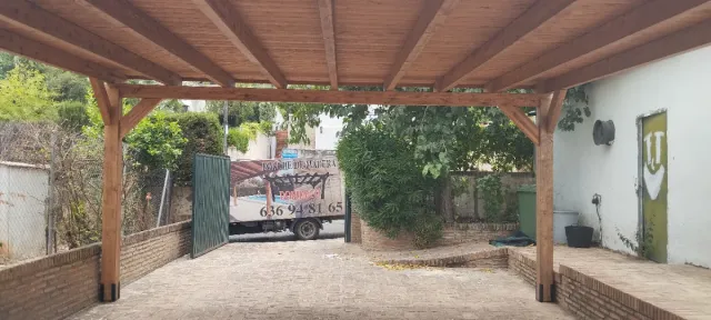 garaje de madera para coche