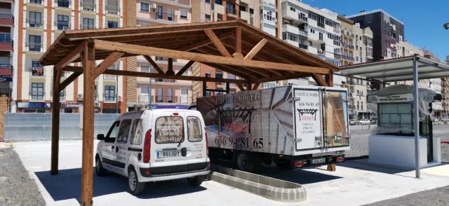 garaje de madera para coche