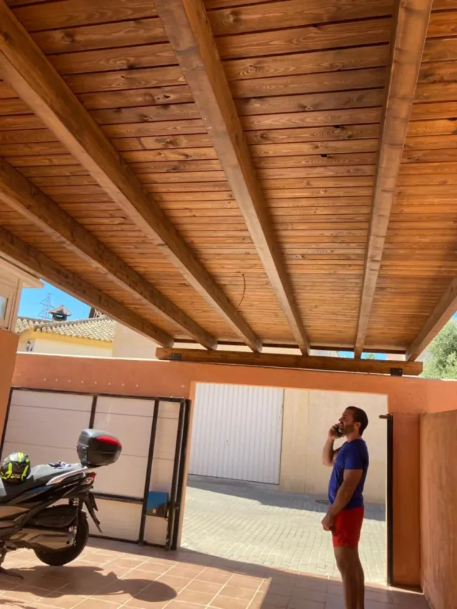 garaje de madera para coche
