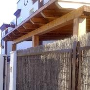 garaje de madera para coche