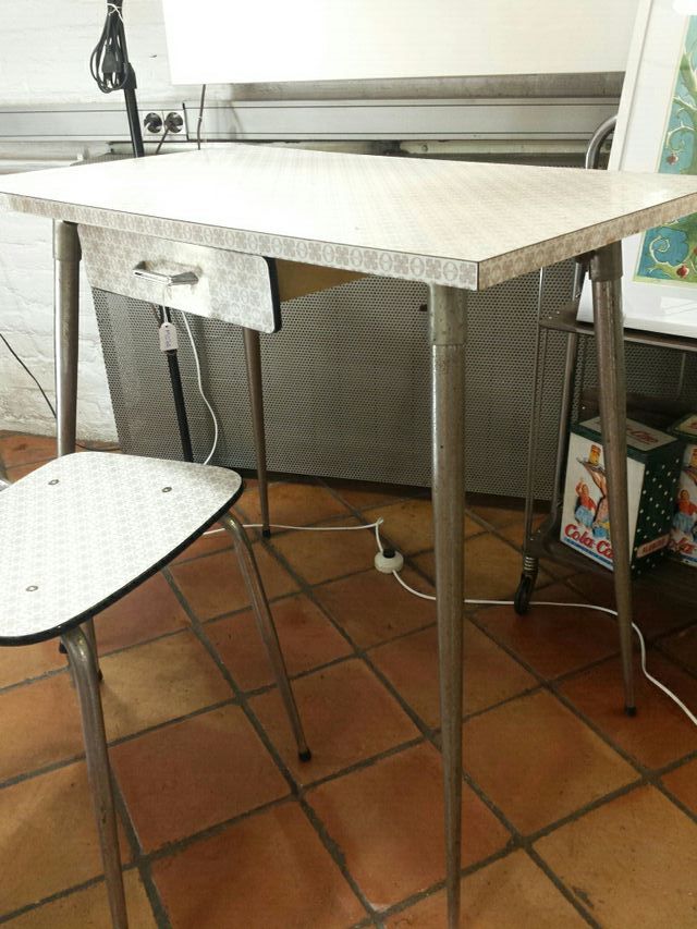 Mesa cocina vintage de segunda mano por 85 € en Barcelona en WALLAPOP Mesa cocina vintage de segunda mano por 85 € en Barcelona en WALLAPOP