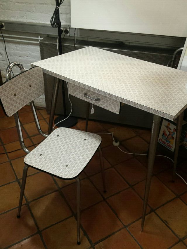 Mesa cocina vintage de segunda mano por 85 € en Barcelona en WALLAPOP Mesa cocina vintage de segunda mano por 85 € en Barcelona en WALLAPOP