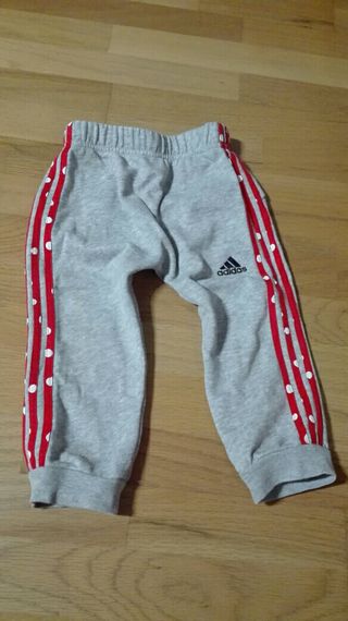 Chándal adidas Minnie Mouse 12\\/18 meses de segunda mano por 10 EUR en  Campo Conde en WALLAPOP