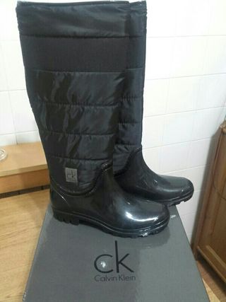 Botas mujer calvin klein, numero 40 ,chollo. de segunda mano por 80 EUR en  Zaragoza en WALLAPOP