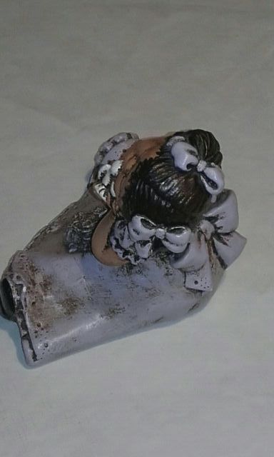 Muñeca arcilla pintada