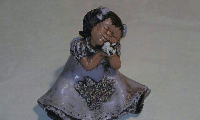 Muñeca arcilla pintada