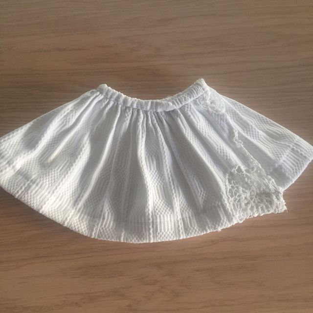 Falda para muñeca Pierina