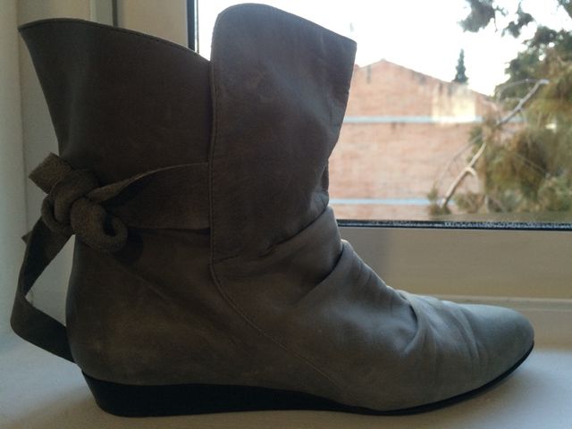 Botines de piel. Gris. 36. 
