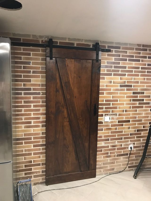 Puerta corredera estilo granero de segunda mano en Madrid en WALLAPOP