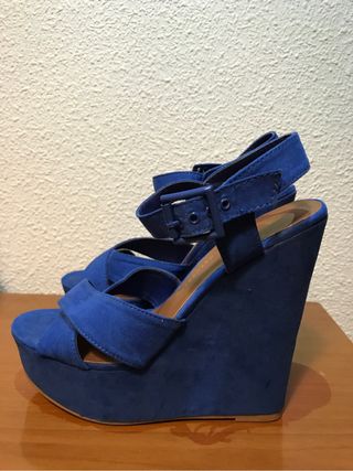 Sandalias cuña primark de segunda mano por 5 EUR en Palacios de Goda en  WALLAPOP