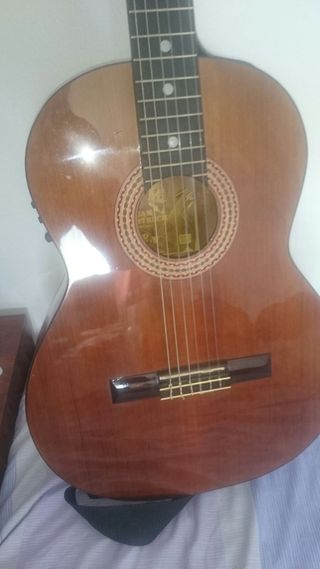Guitarra Juan estruch trovador 350 de segunda mano por 399 EUR en Sant  Cugat del Vallès en WALLAPOP
