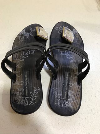 Chanclas Ipanema de segunda mano por 20 EUR en Gandía en WALLAPOP