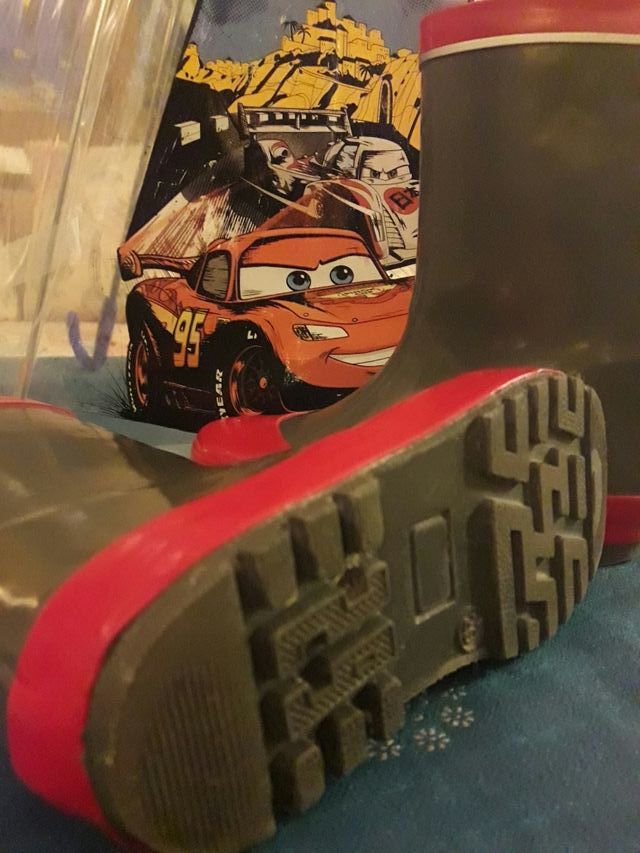 BOTITAS PARA LA LLUVIA + PARAGUAS A JUEGO.