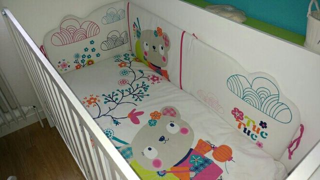 Conjunto edredón y chichonera Tuctuc