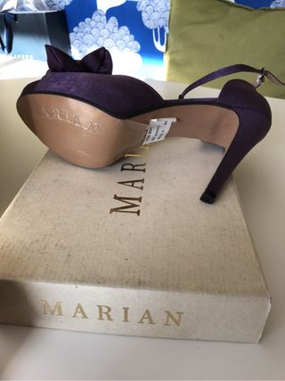 Sandalias fiesta raso color morado de segunda mano por 19 EUR en Barbera  del Valles en WALLAPOP