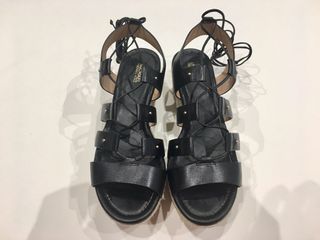 Sandalias MICHAEL KORS (original) de segunda mano por 55 EUR en Barcelona  en WALLAPOP