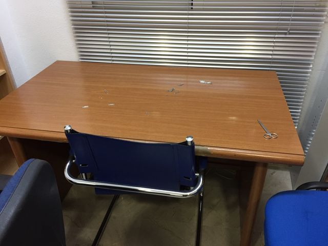 Mesa oficina de segunda mano por 25 € en Córdoba en WALLAPOP Mesa oficina de segunda mano por 25 € en Córdoba en WALLAPOP