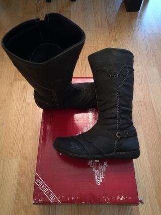 Botas mujer kangaroos de segunda mano por 52 EUR en Madrid en WALLAPOP