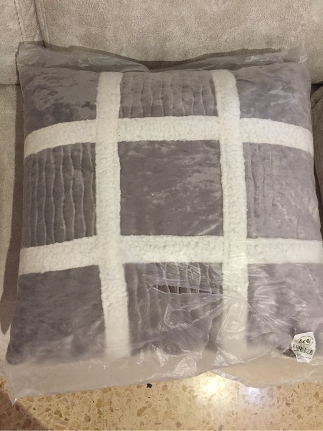 Cojín terciopelo y borreguito