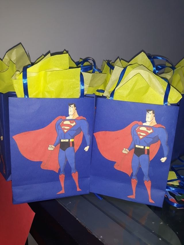 Decoracion de superman de segunda mano por 1 € en L'Hospitalet de