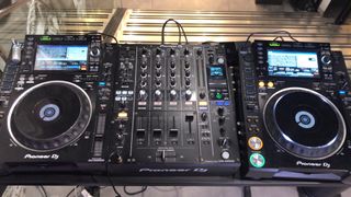 ALQUILER PIONEER CDJ 2000 NEXUS 2 Y DJM 900 NEXUS 2 de segunda mano por 150  EUR en Barcelona en WALLAPOP