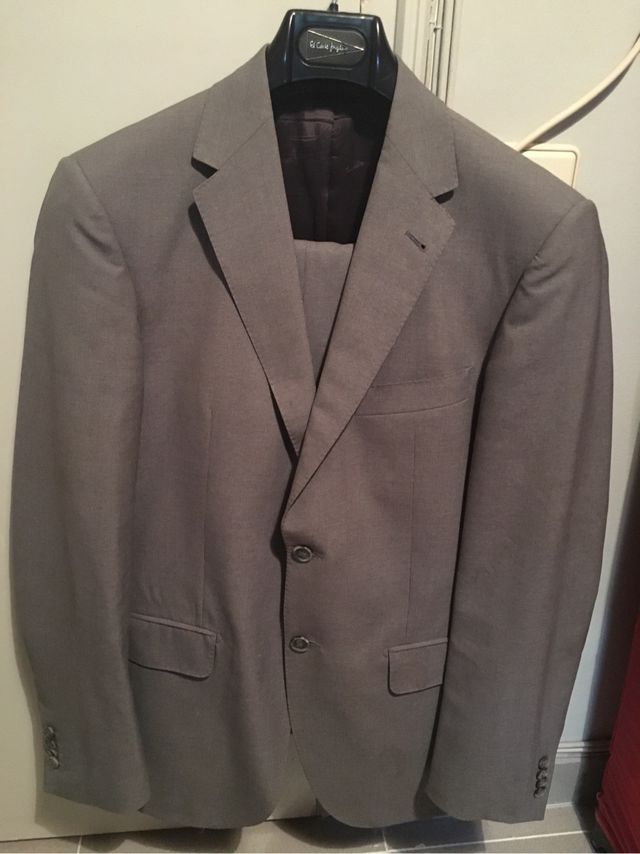 Traje de hombre gris