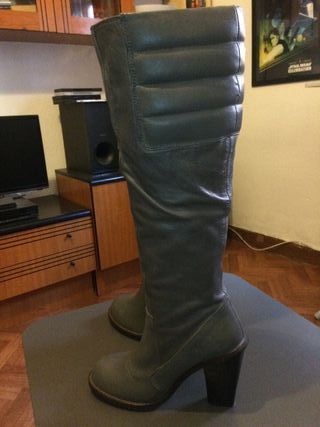 Botas altas tacón piel Bimba y Lola de segunda mano por 70 EUR en Madrid en  WALLAPOP