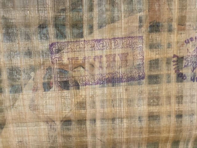 Papiro egipcio con sus sellos