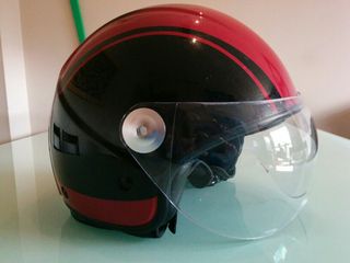 Casco moto Peugeot de segunda mano por 48 EUR en Madrid en WALLAPOP