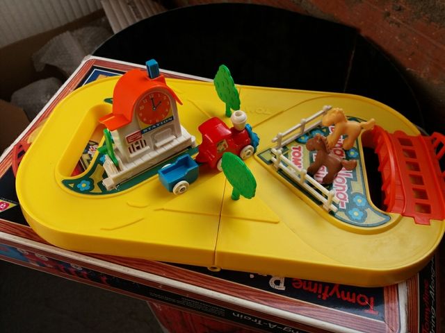 circuit maletí tren a corda Tomy