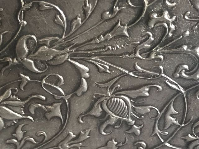 Cuadro plata repujada