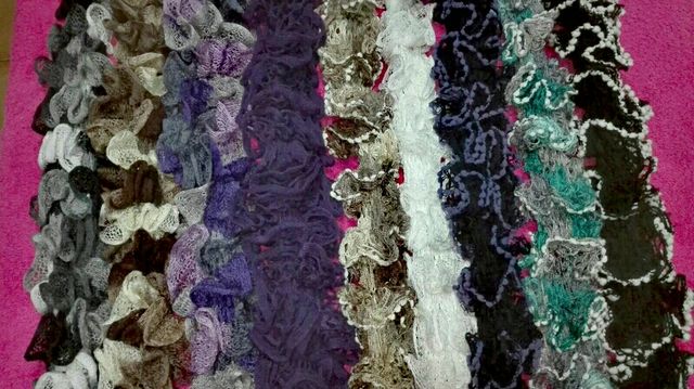 BUFANDA HECHAS A MANO SIN ESTRENAR 2x5€