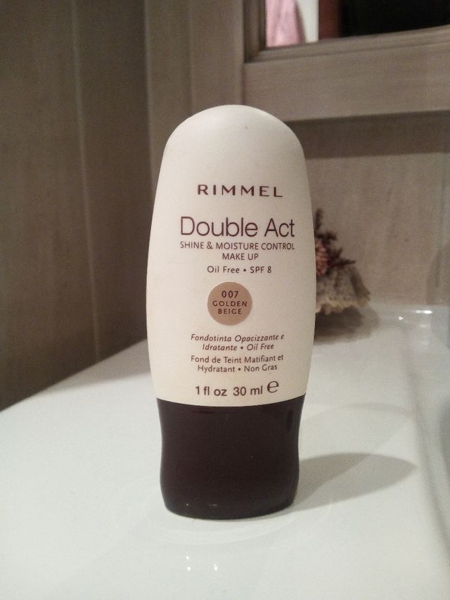 Maquillaje OIL FREE de RIMMEL.NUEVO.