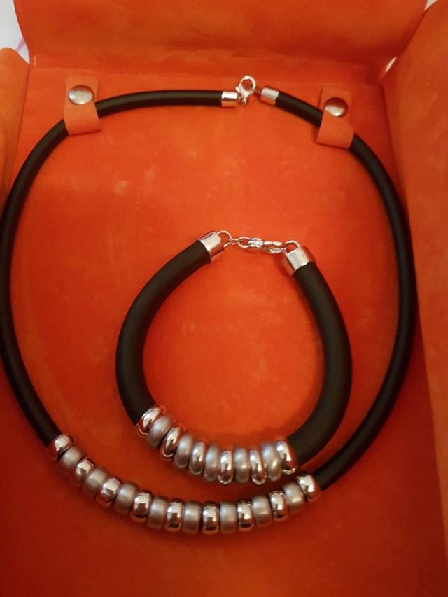 Conjunto collar-pulsera caucho-plata