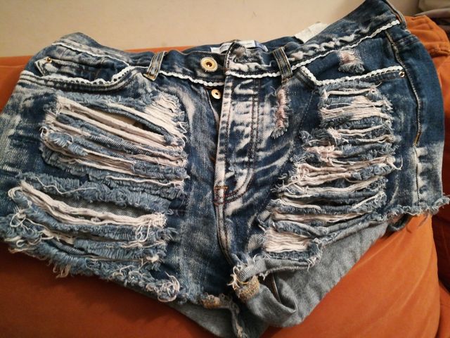 Pantalón corto Bershka T-38