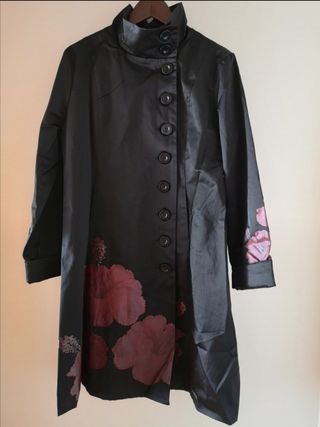 Chaqueta-gabardina DESIGUAL t. 42 de segunda mano por 40 EUR en L\\'  Eixample en WALLAPOP
