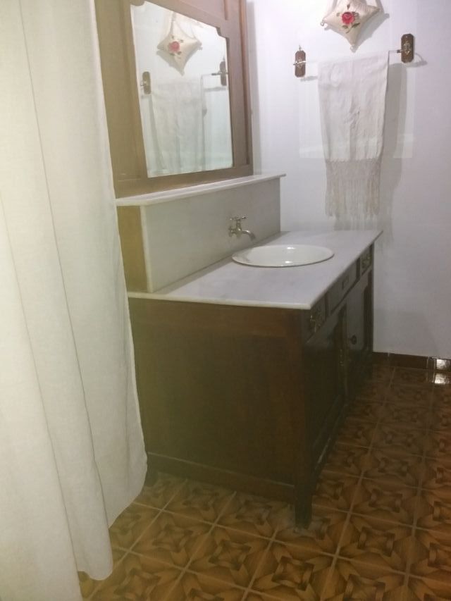 Mueble lavabo antiguo