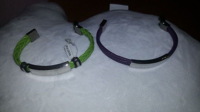 Dos pulseras cuero. Verde y Morada
