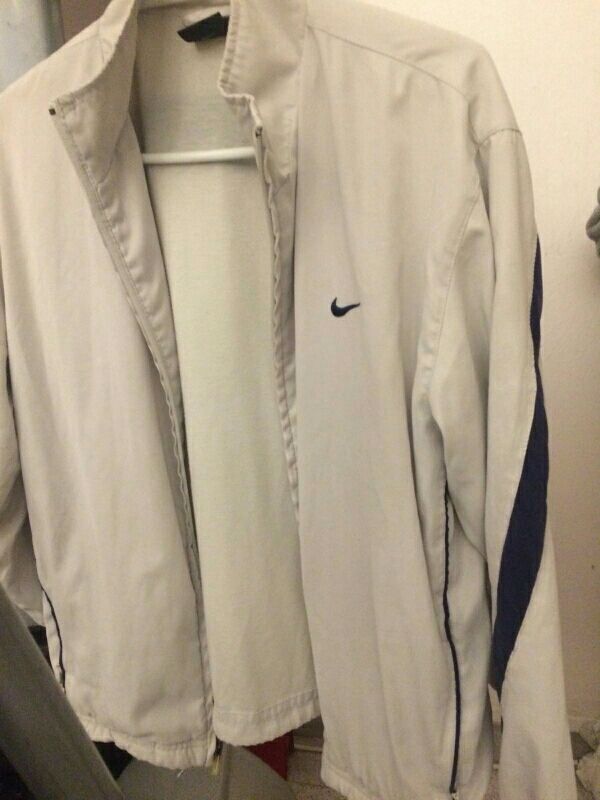 chaqueta nike corta vientos talla S